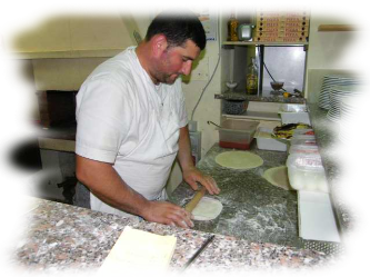 Ristorante Pizzeria Il Rinascente - Preparazione Pizza